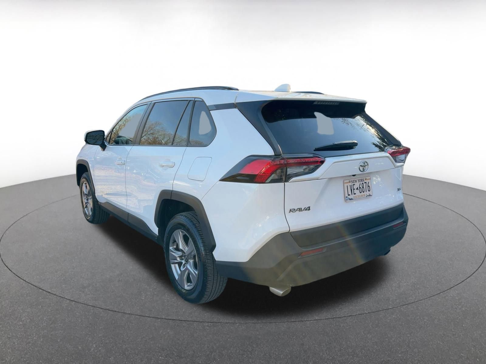 Used 2025 Toyota RAV4 XLE image 7