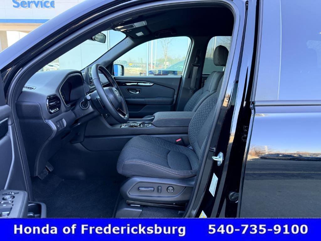 Certified 2025 Honda Pilot Sport image 30