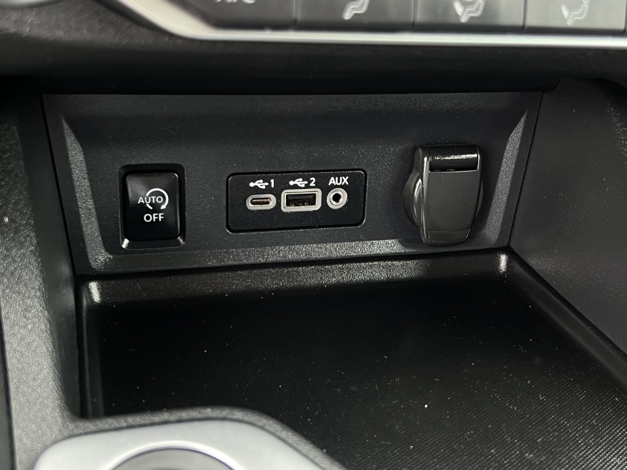 Used 2024 Nissan Sentra SV FWD image 17