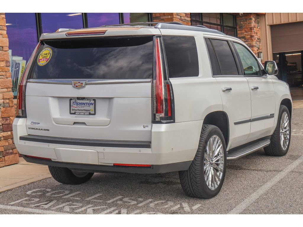 Used 2019 Cadillac Escalade Luxury image 3