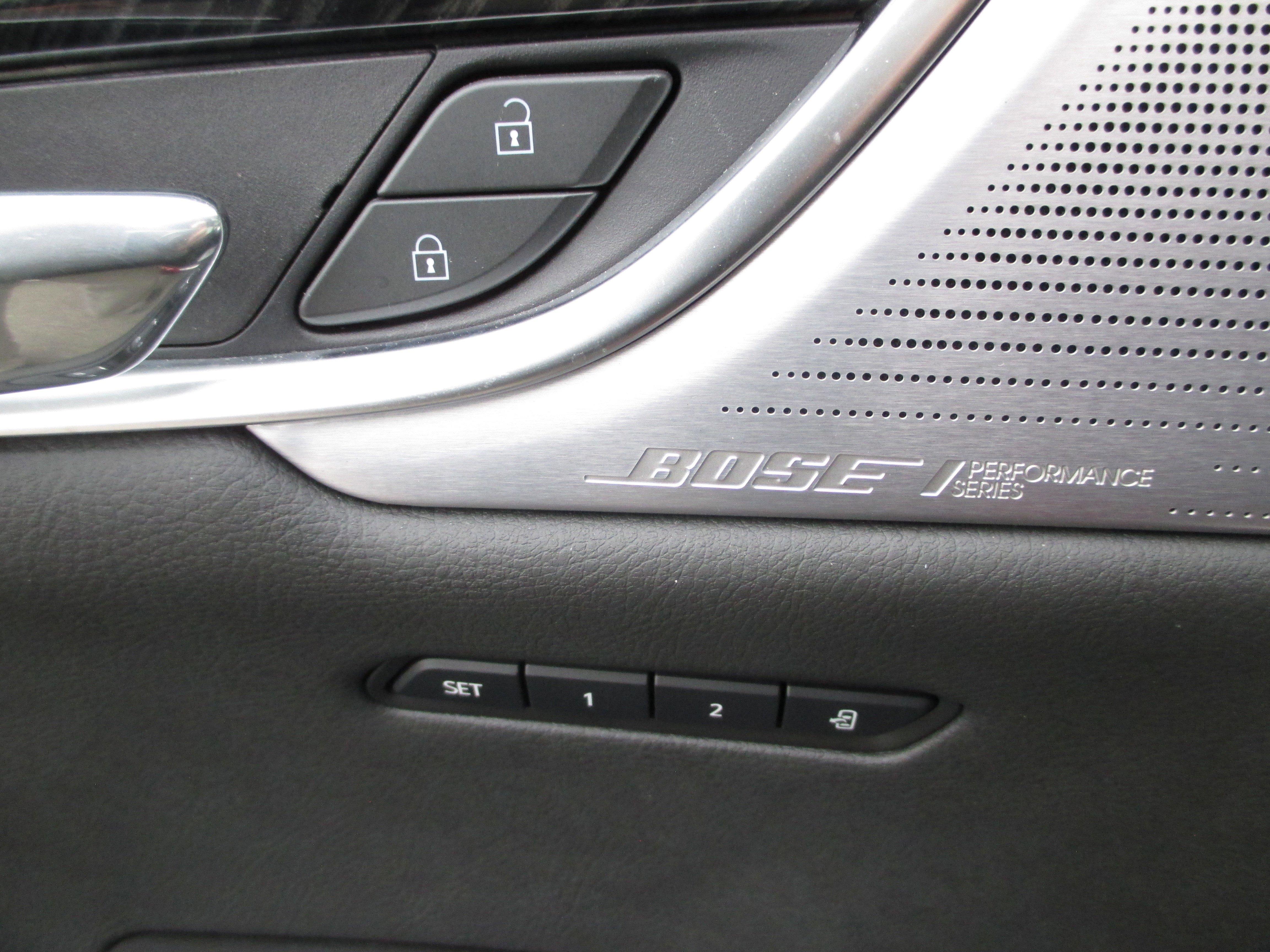 Used 2025 Cadillac XT6 Premium Luxury image 17