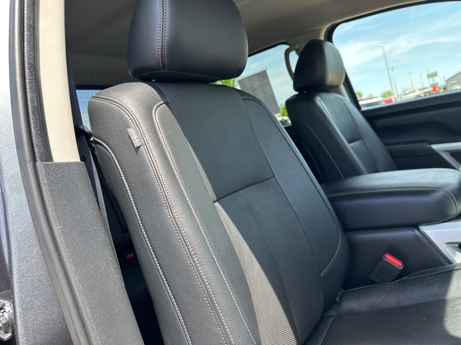 Used 2019 Nissan Titan SL w/ Off-Road Package AWD/4WD image 34