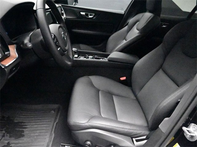 Used 2024 Volvo V60 B5 Cross Country Plus image 15