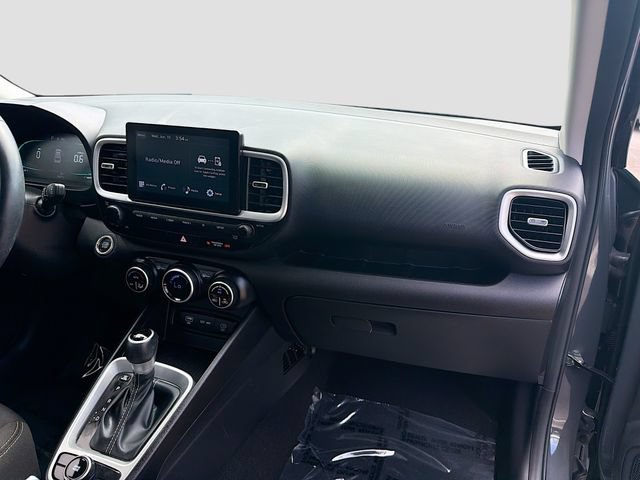 Certified 2024 Hyundai Venue SEL FWD image 26