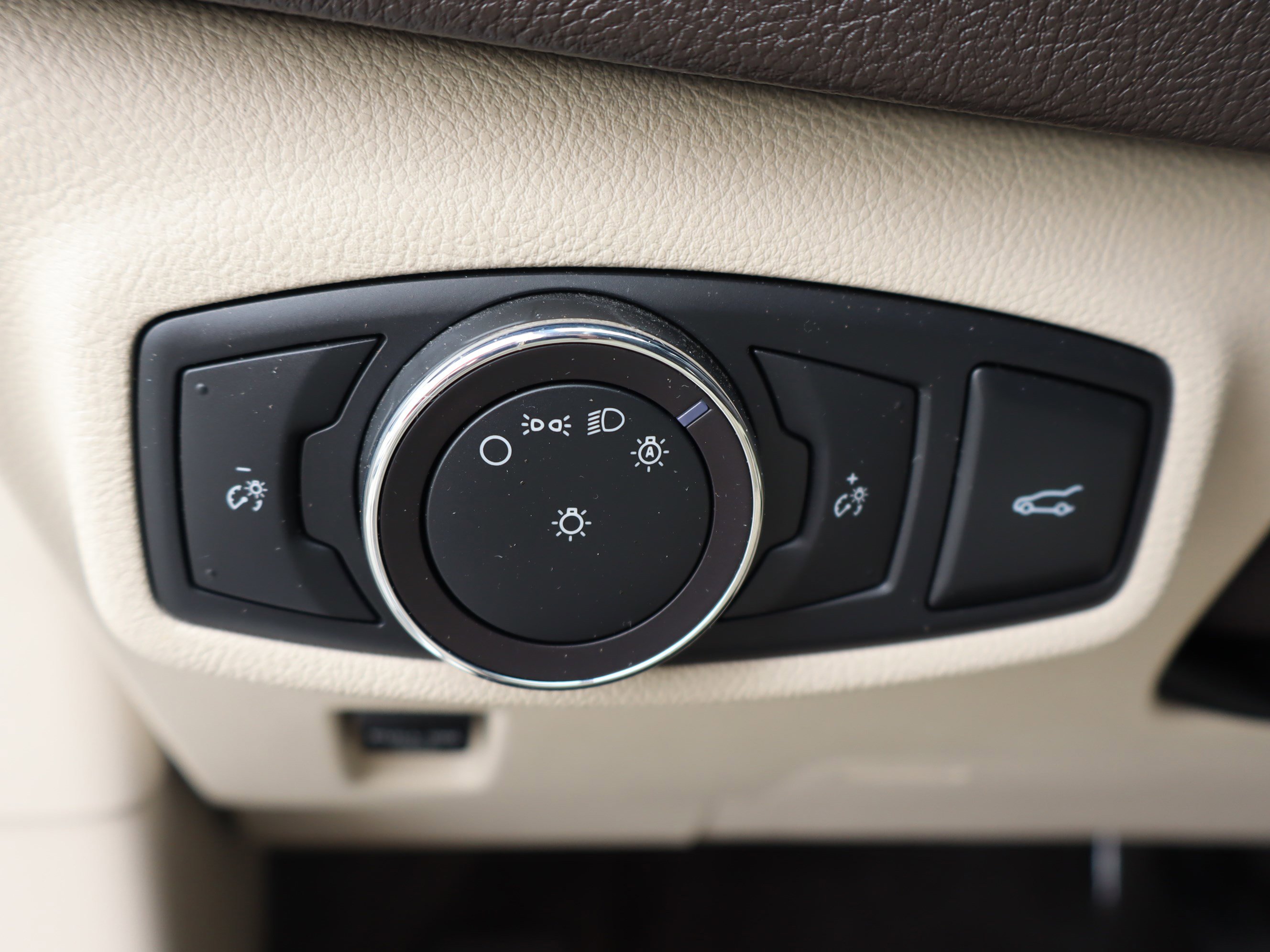 Used 2018 Lincoln MKC Reserve FWD image 19