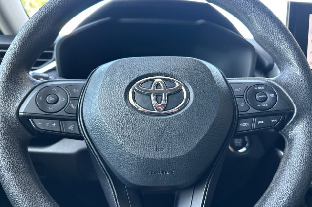 Used 2025 Toyota RAV4 XLE FWD image 24