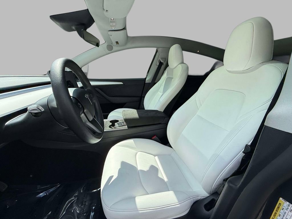 Used 2024 Tesla Model Y Long Range AWD/4WD image 2