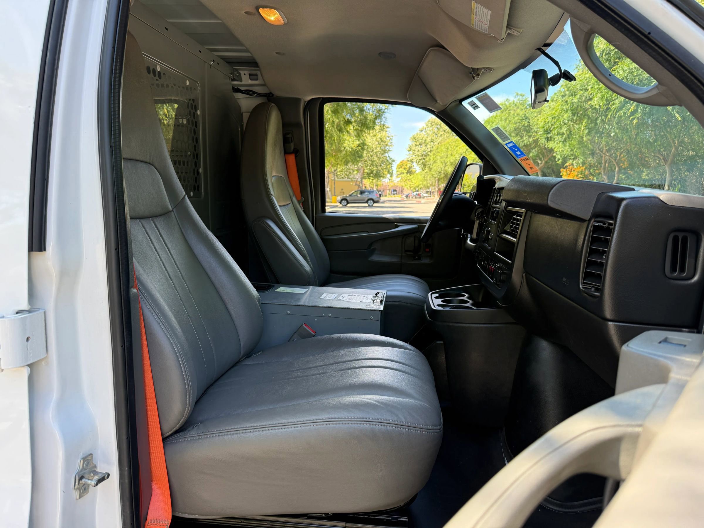Used 2015 Chevrolet Express 2500 image 12