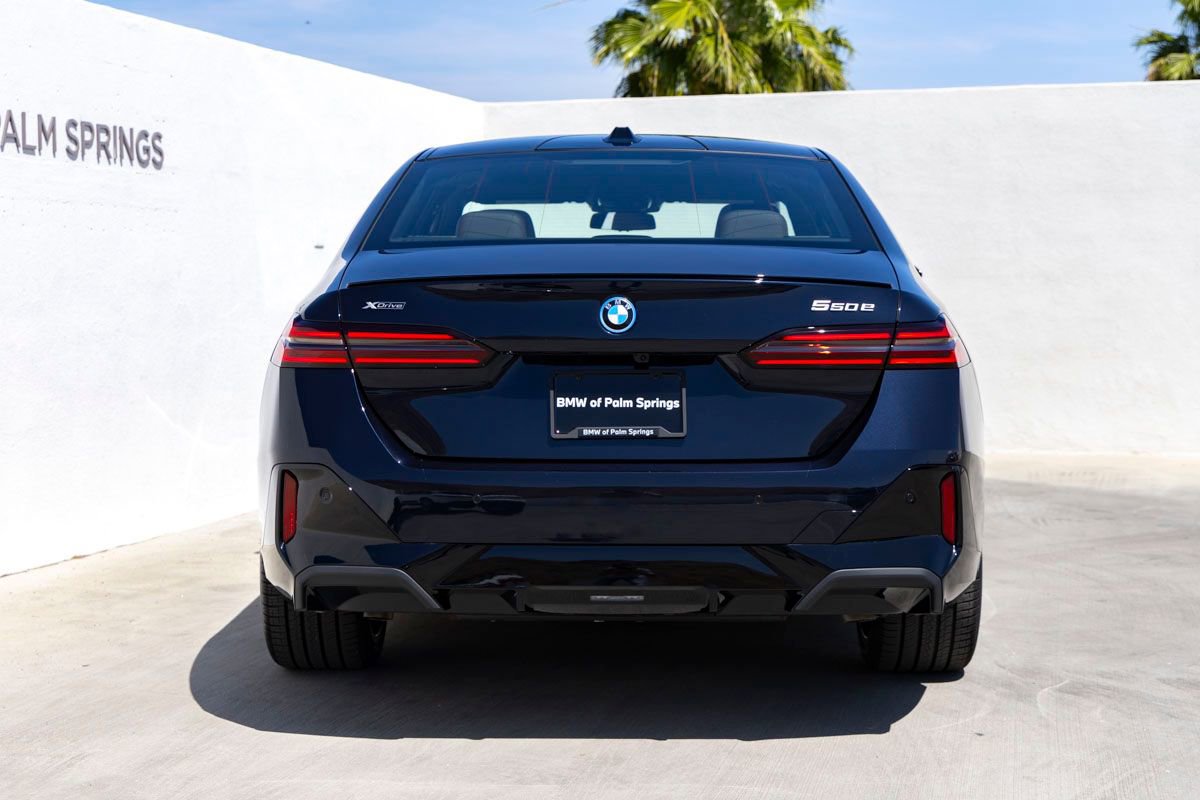 New 2026 BMW 550e xDrive w/ Premium Package AWD/4WD image 7