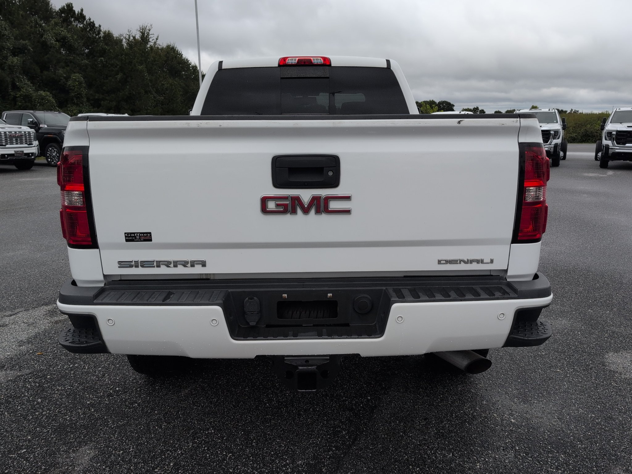 Used 2016 GMC Sierra 2500 Denali w/ Suspension Package, Off-Road AWD/4WD image 4
