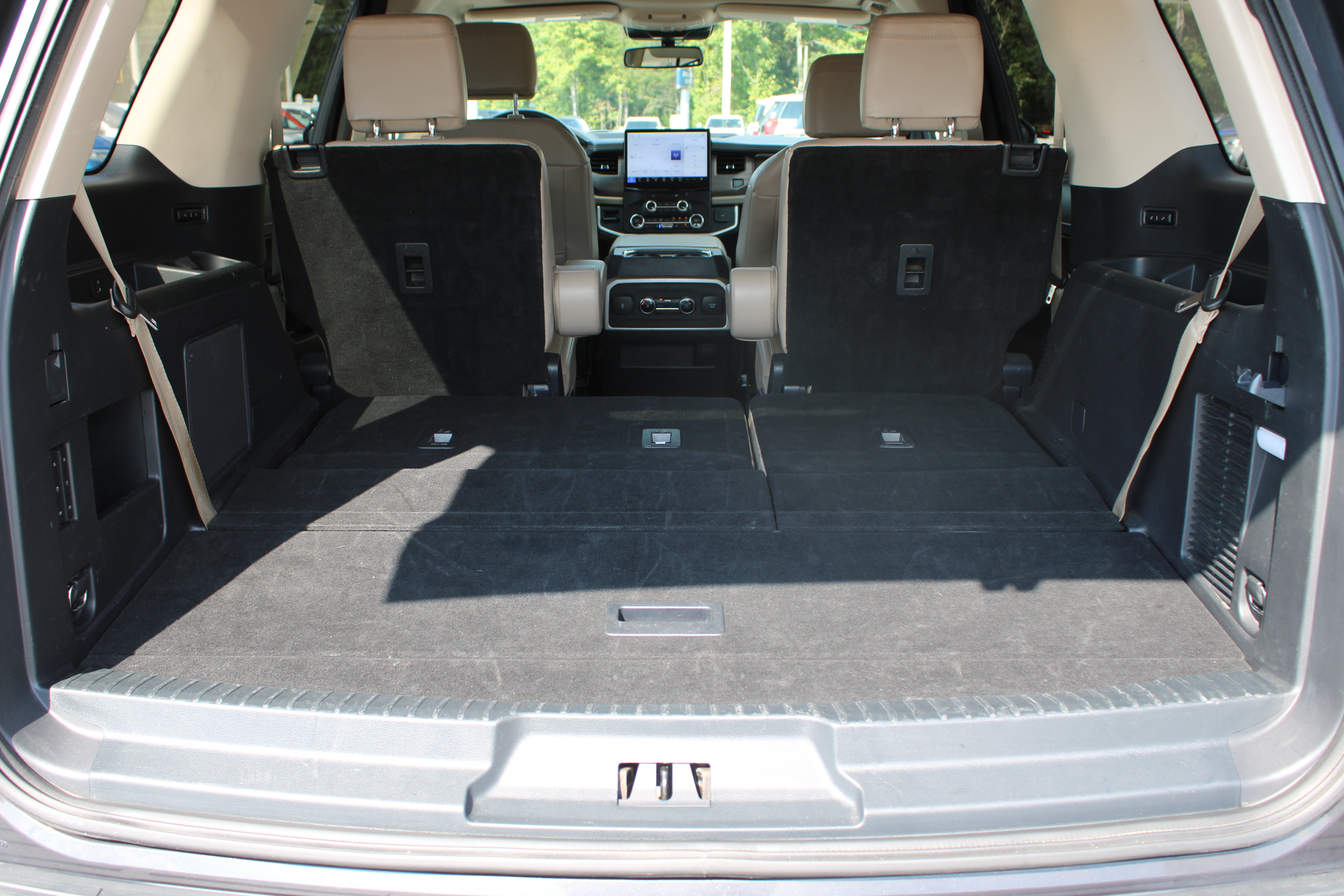 Used 2024 Ford Expedition Limited RWD image 13