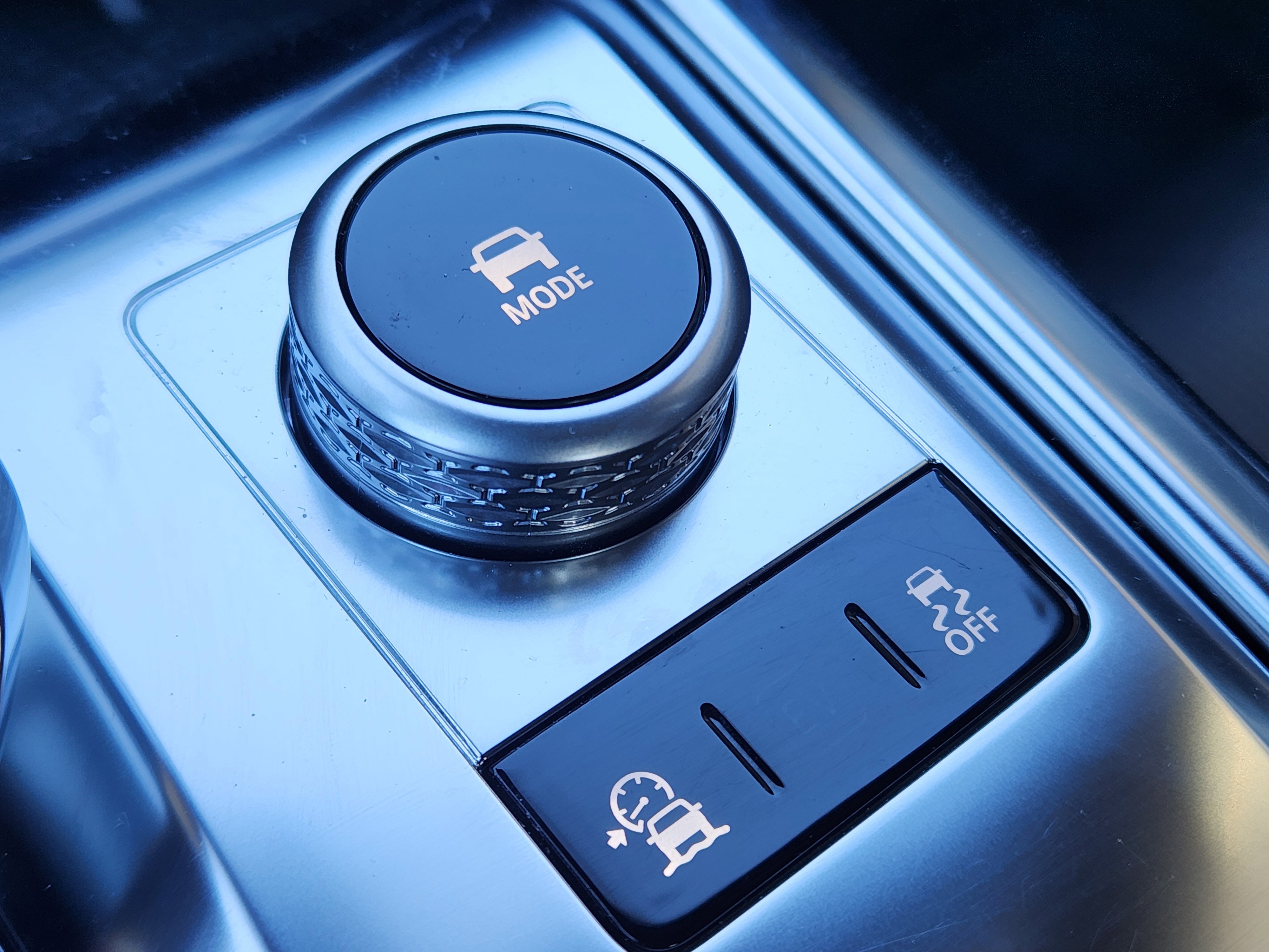 Certified 2024 Jaguar XF R-Dynamic SE image 28