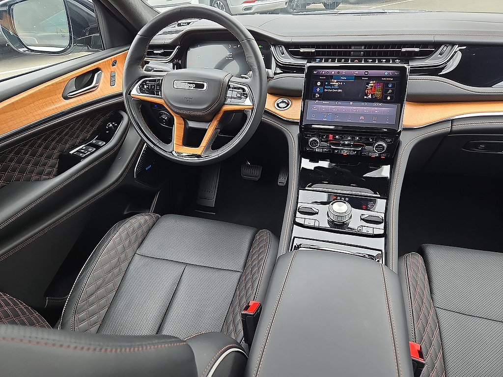 Used 2024 Jeep Grand Cherokee Summit AWD/4WD image 15