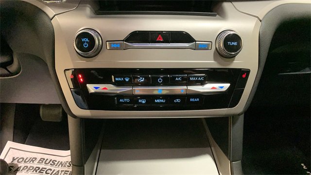 Used 2023 Ford Explorer XLT image 40