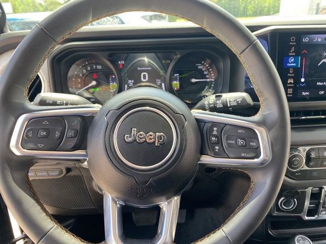 Used 2024 Jeep Wrangler Unlimited Sahara AWD/4WD image 21