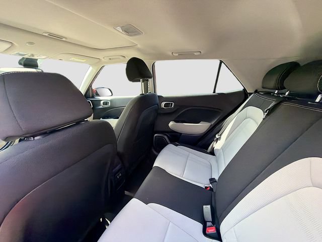 Certified 2024 Hyundai Venue SEL FWD image 23