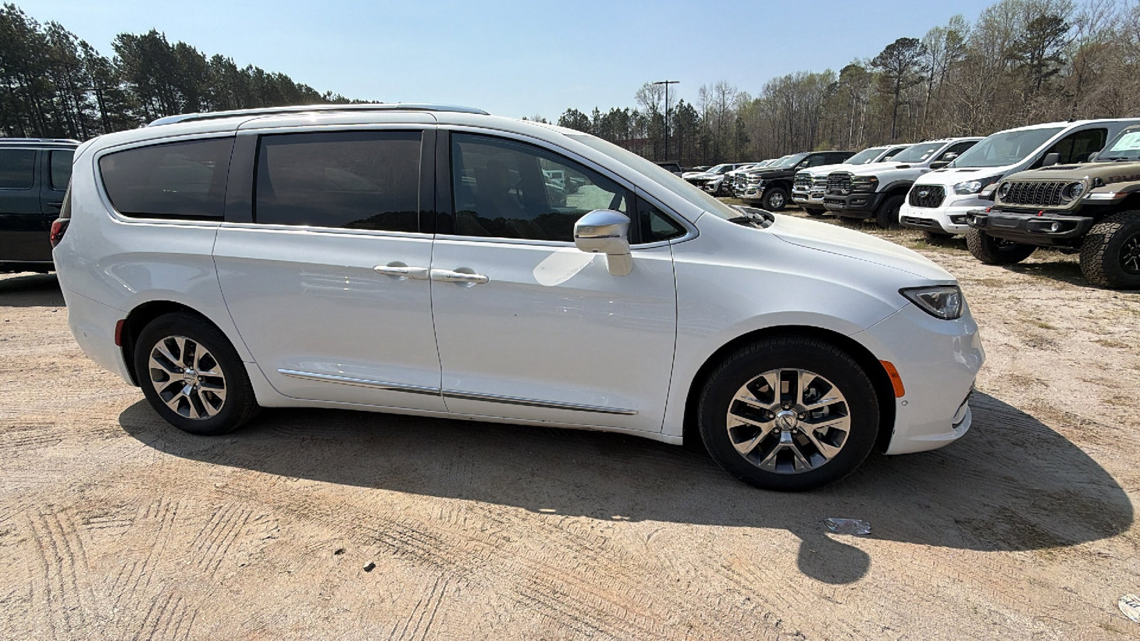 Used 2024 Chrysler Pacifica Pinnacle image 7