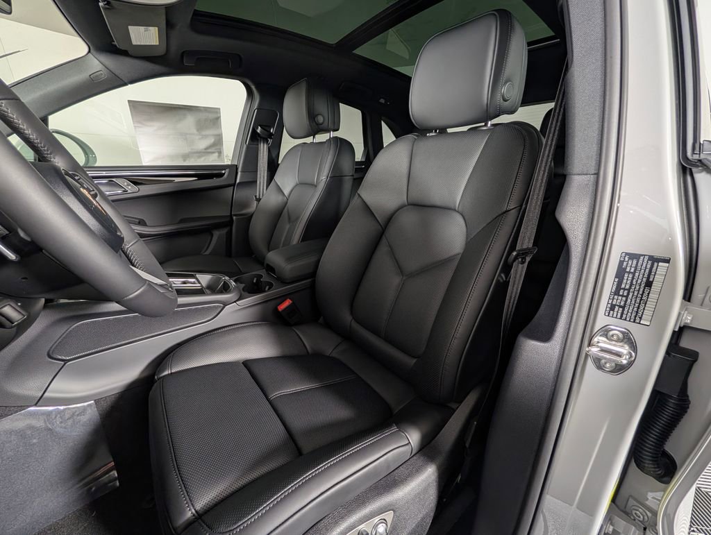 New 2026 Porsche Macan image 5