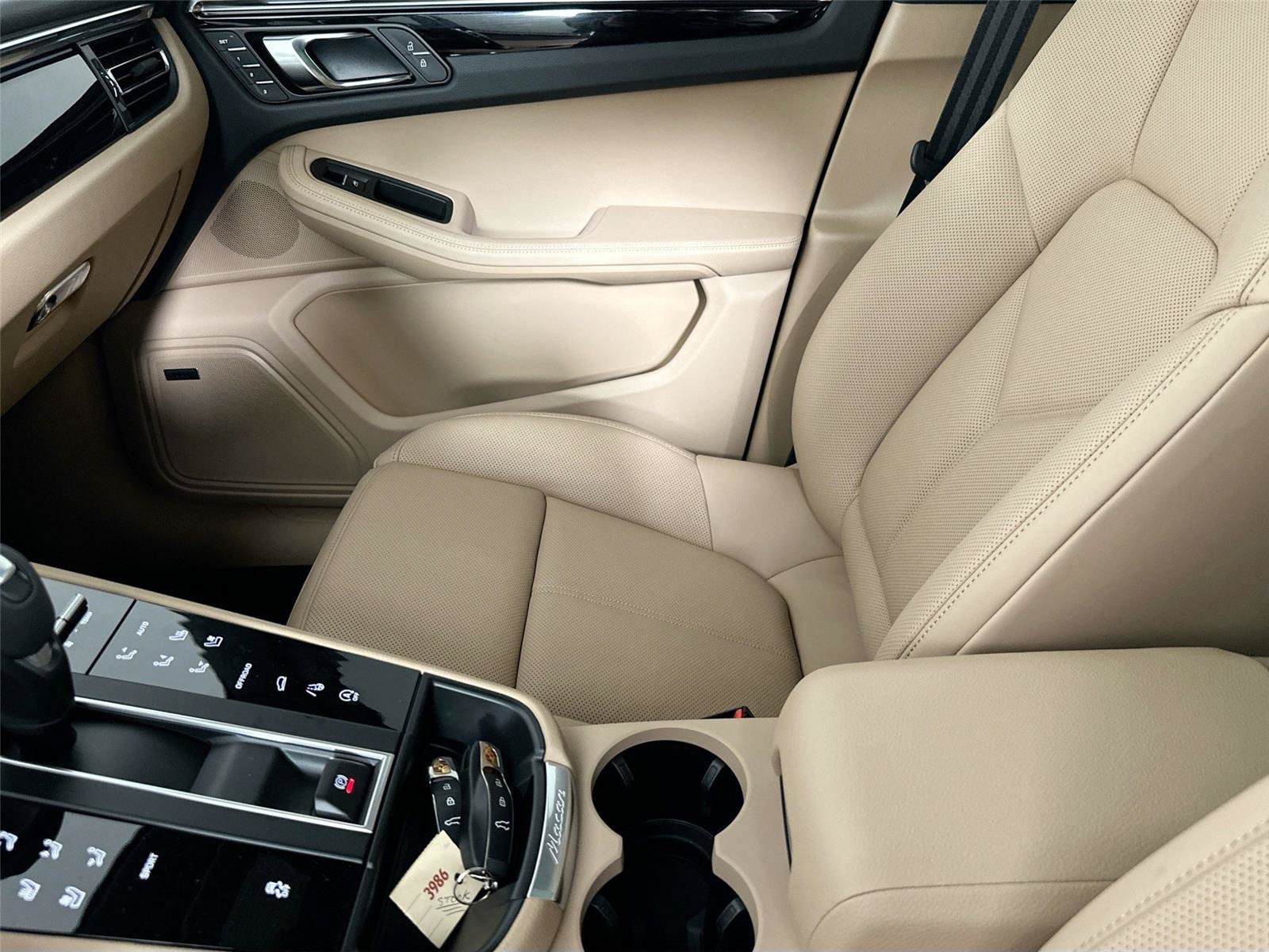 Certified 2026 Porsche Macan Turbo AWD/4WD image 30
