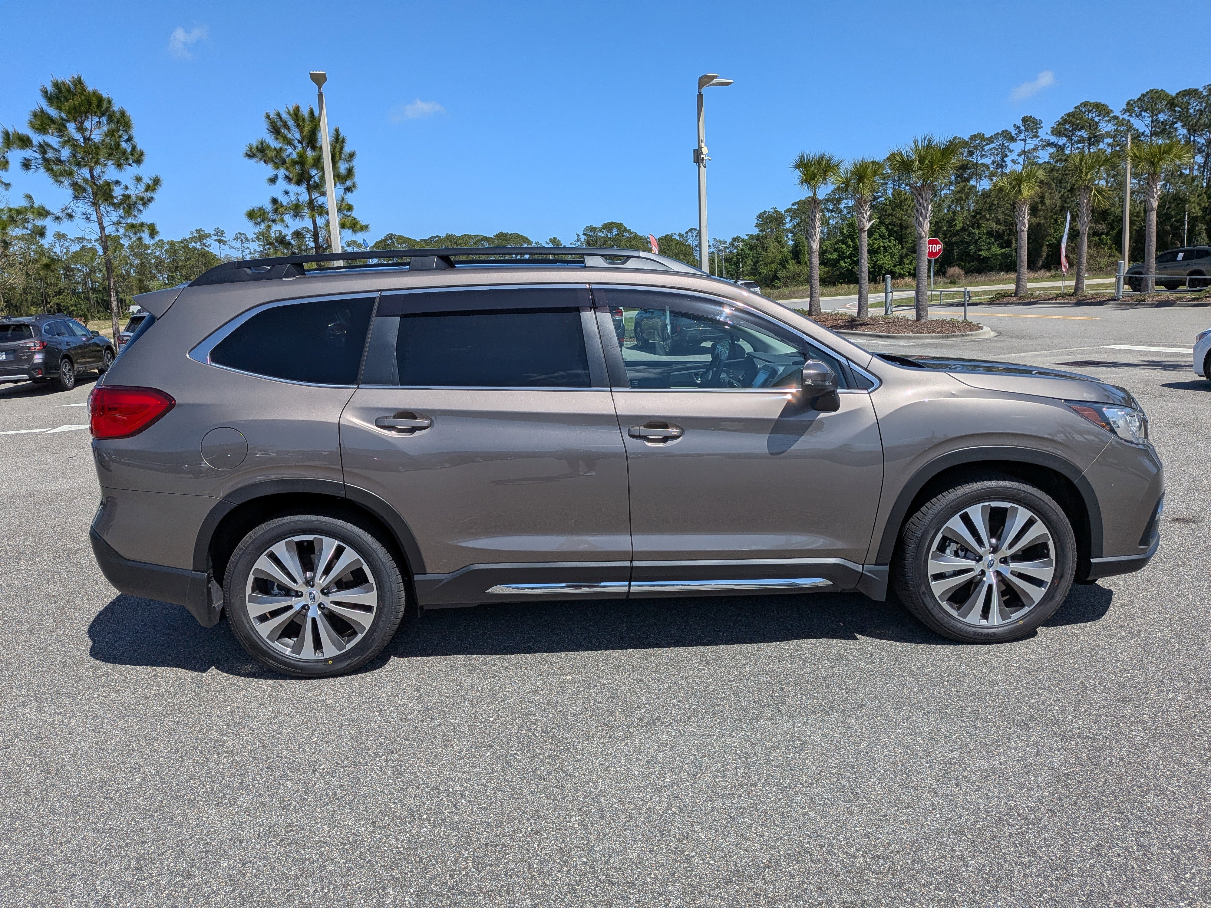 Certified 2022 Subaru Ascent Limited w/ Technology Package image 3
