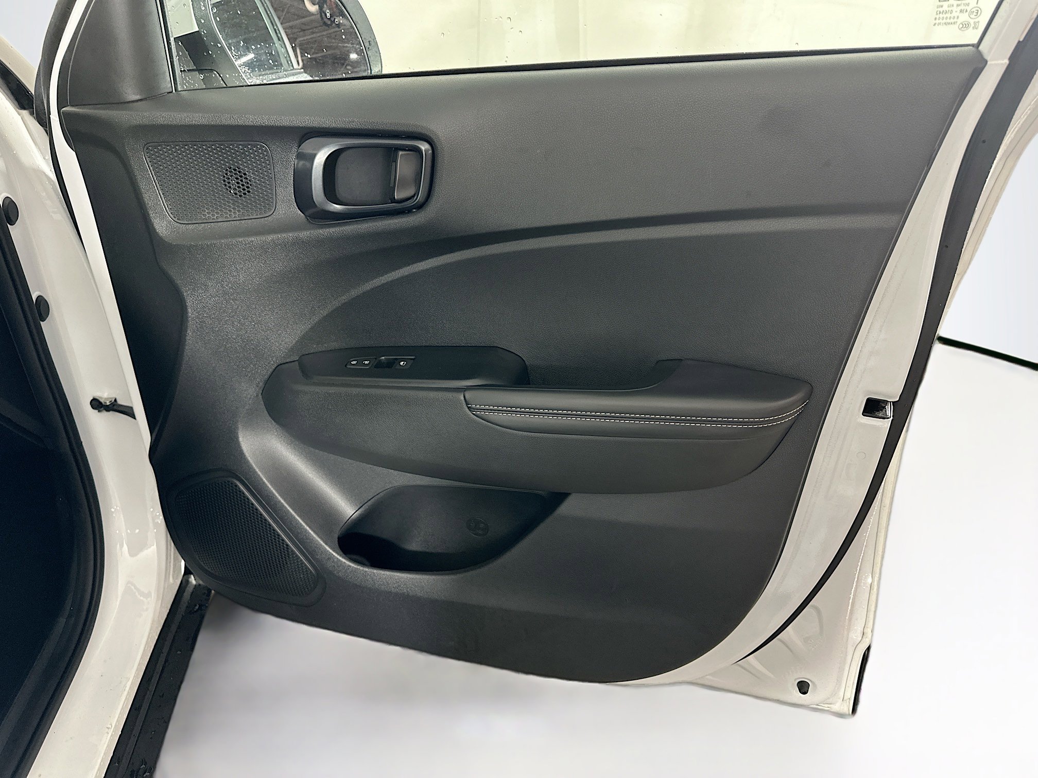 Used 2024 Hyundai Venue Limited image 32