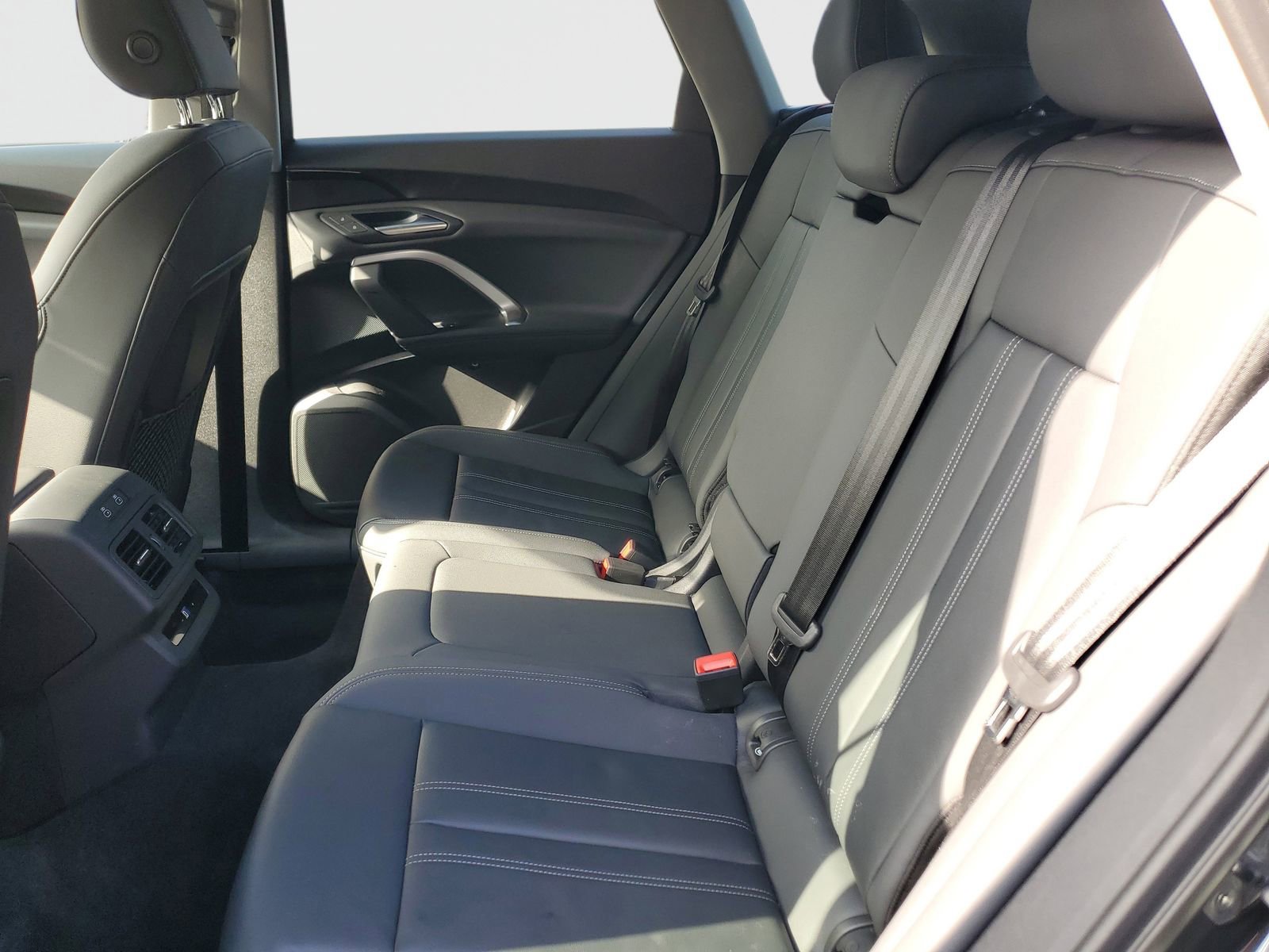 Used 2025 Audi Q5 Premium w/ Convenience Package image 14