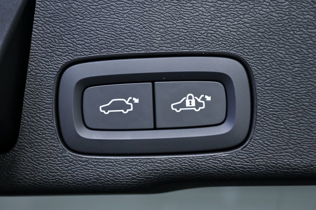 New 2026 Volvo XC60 B5 Core w/ Climate Package image 30