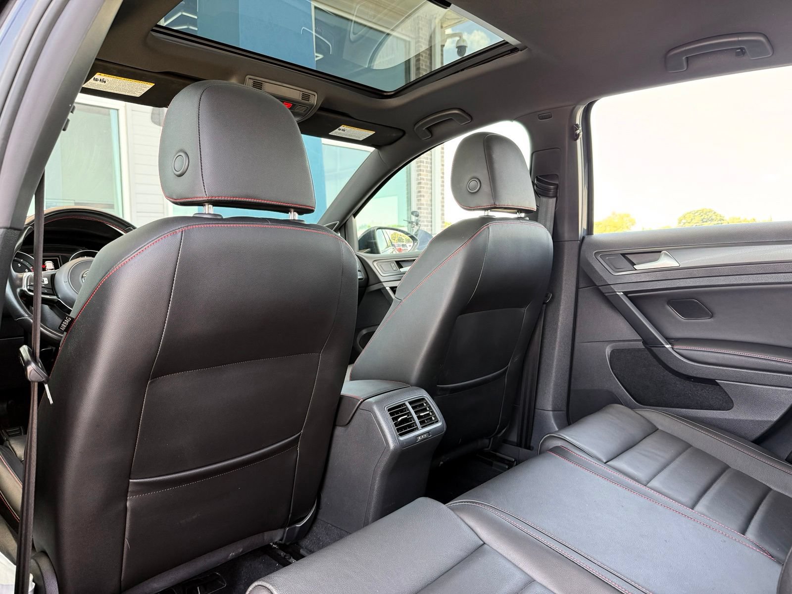 Used 2018 Volkswagen GTI SE FWD image 21