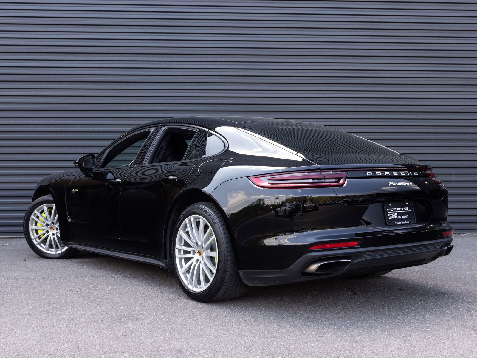 Used 2018 Porsche Panamera 4 image 3