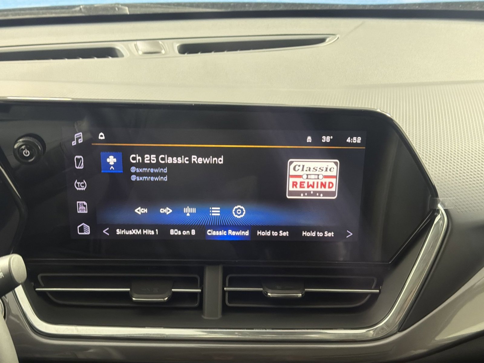 New 2026 Chevrolet Trax ACTIV w/ Sunroof Package image 18