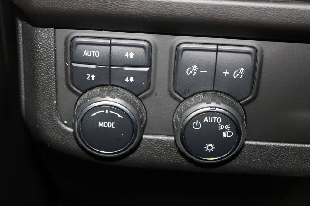 Used 2024 Chevrolet Suburban Premier AWD/4WD image 48