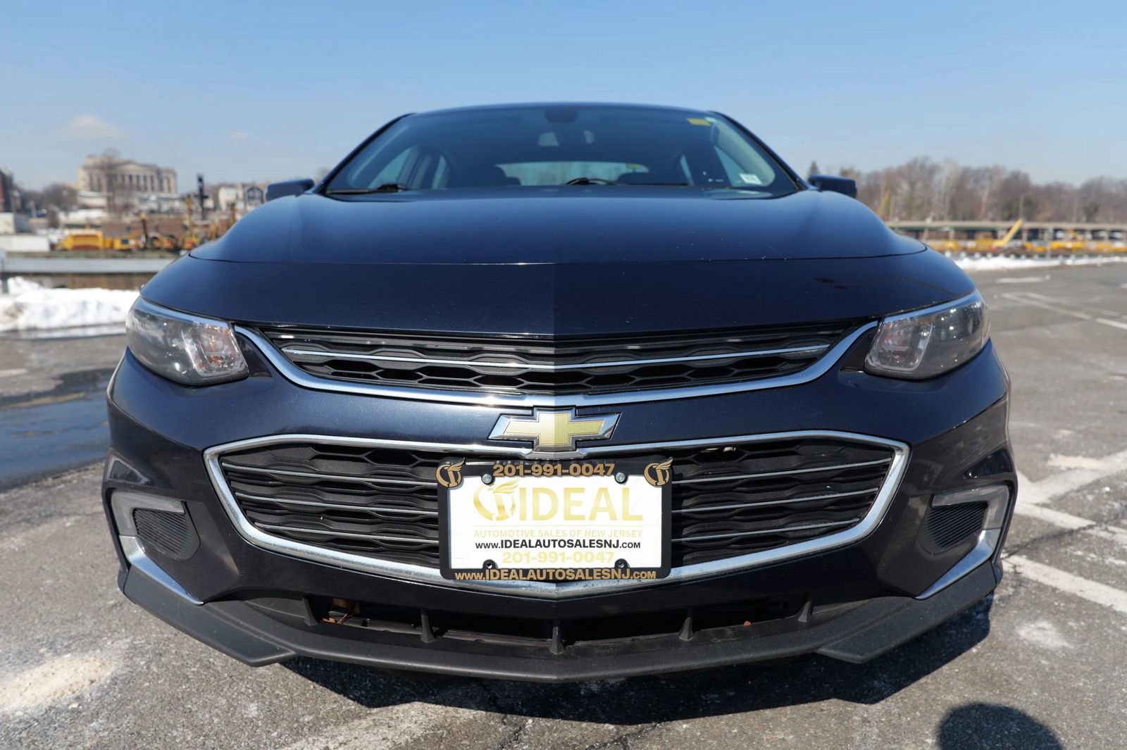 Used 2018 Chevrolet Malibu LT image 2
