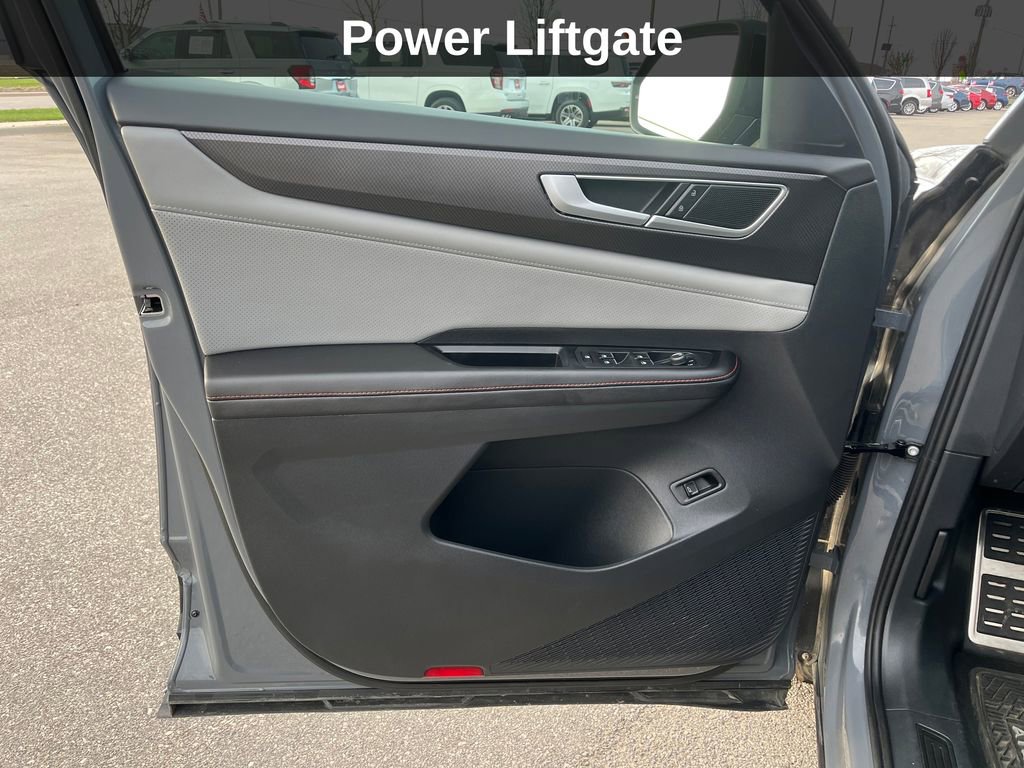 Used 2024 Volkswagen Atlas Peak Edition SE image 13
