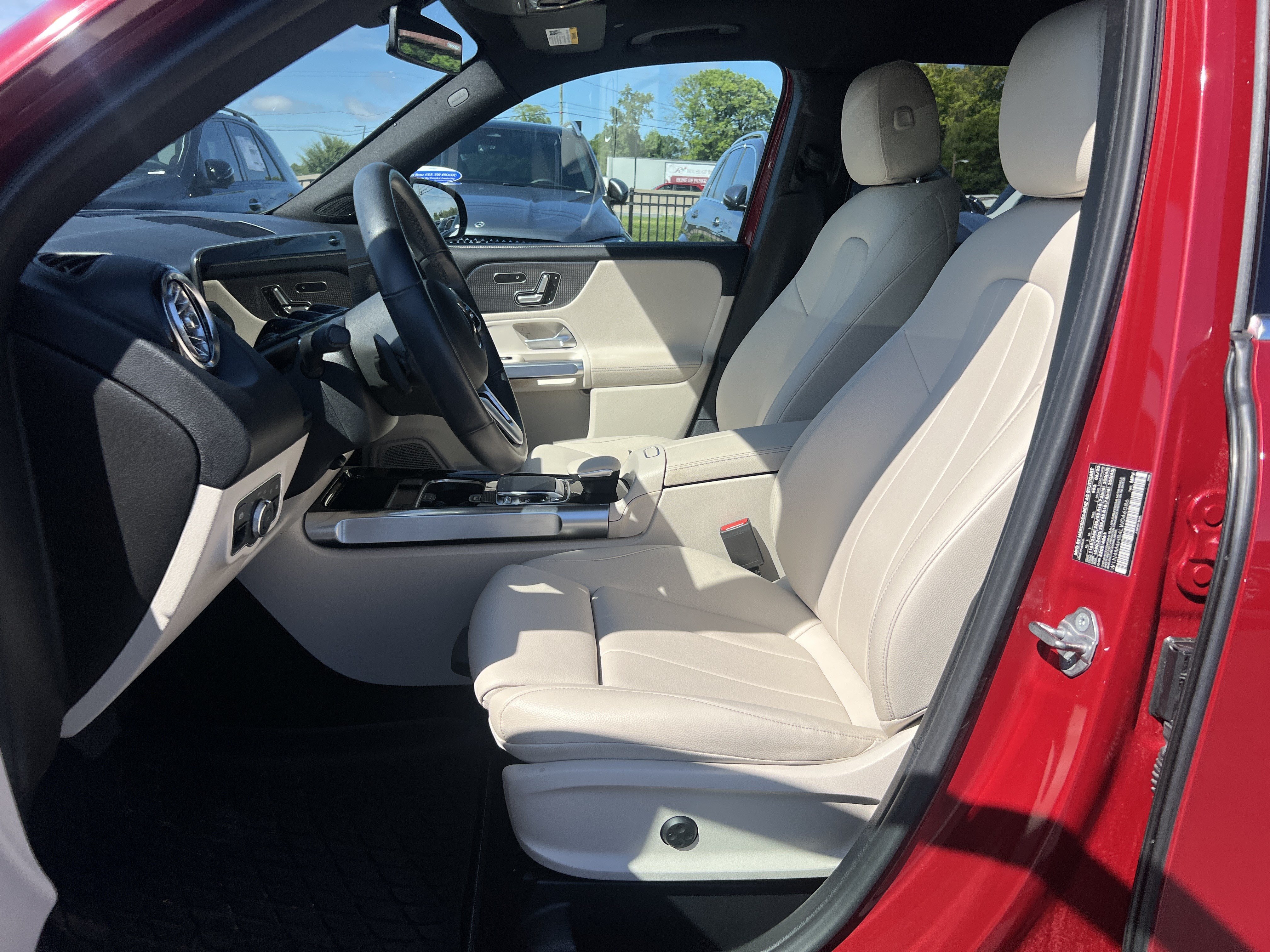 Used 2020 Mercedes-Benz GLB 250 4MATIC image 16