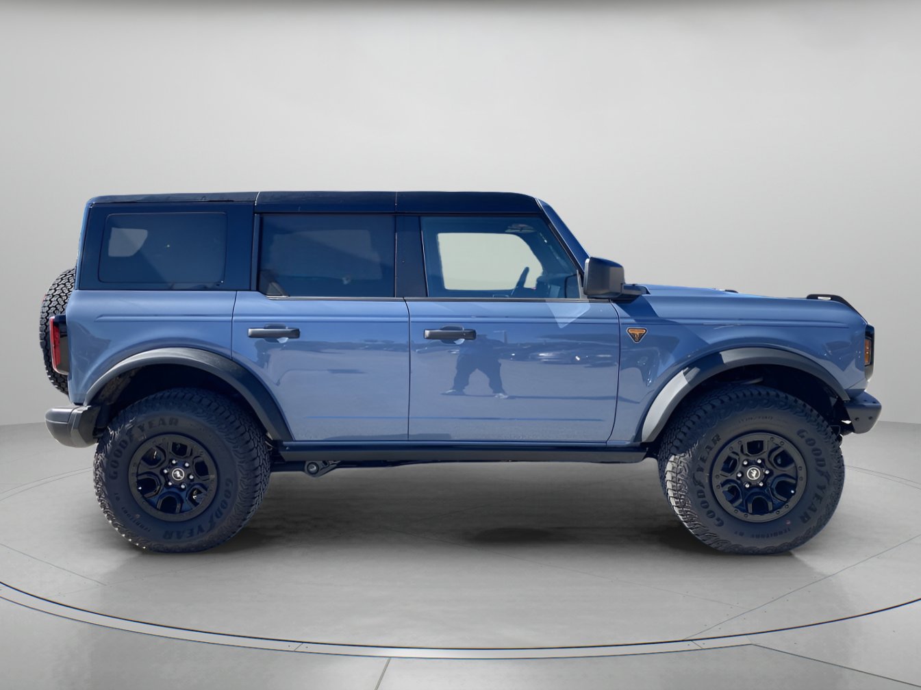 New 2025 Ford Bronco Badlands w/ Sasquatch Package AWD/4WD image 2