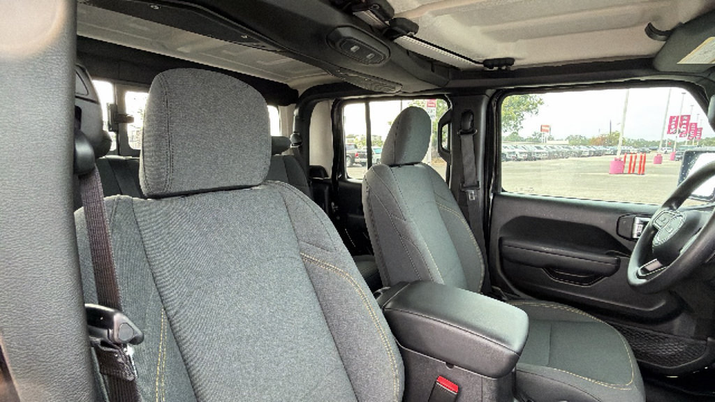 Used 2025 Jeep Gladiator Sport AWD/4WD image 32