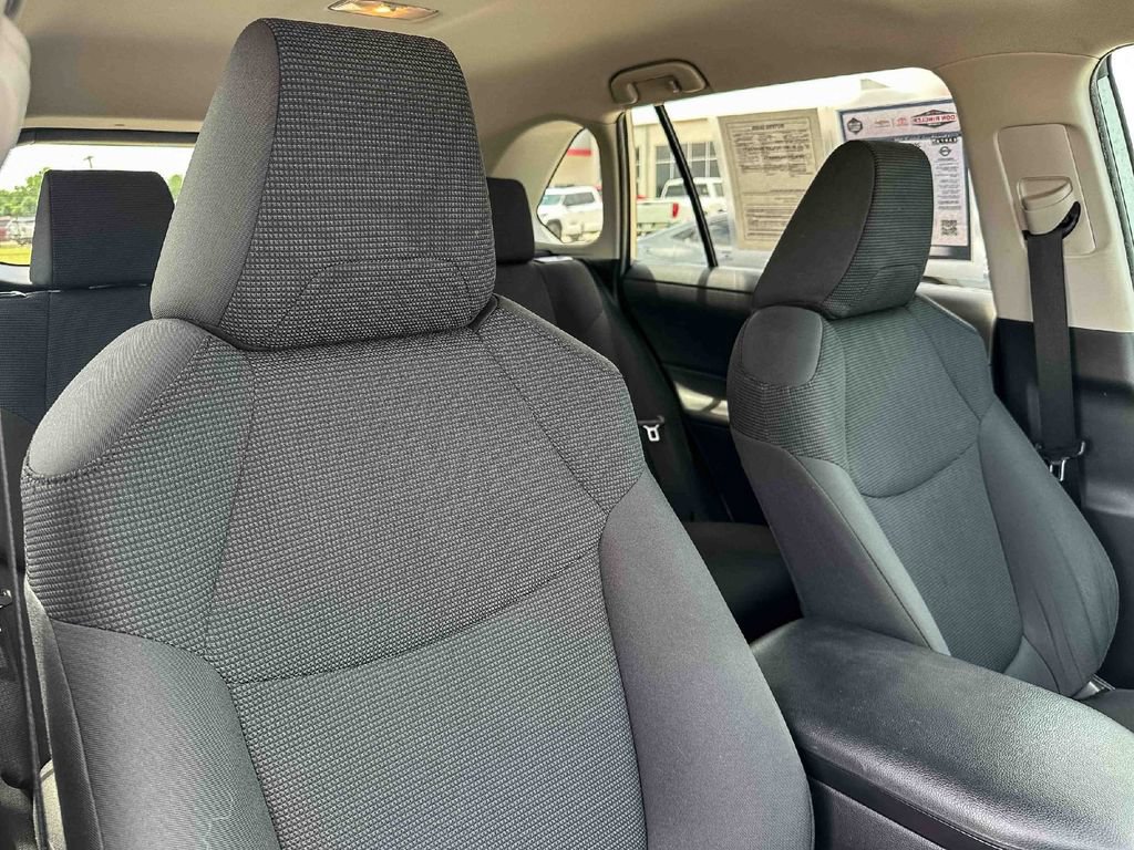Used 2020 Toyota RAV4 LE FWD image 23
