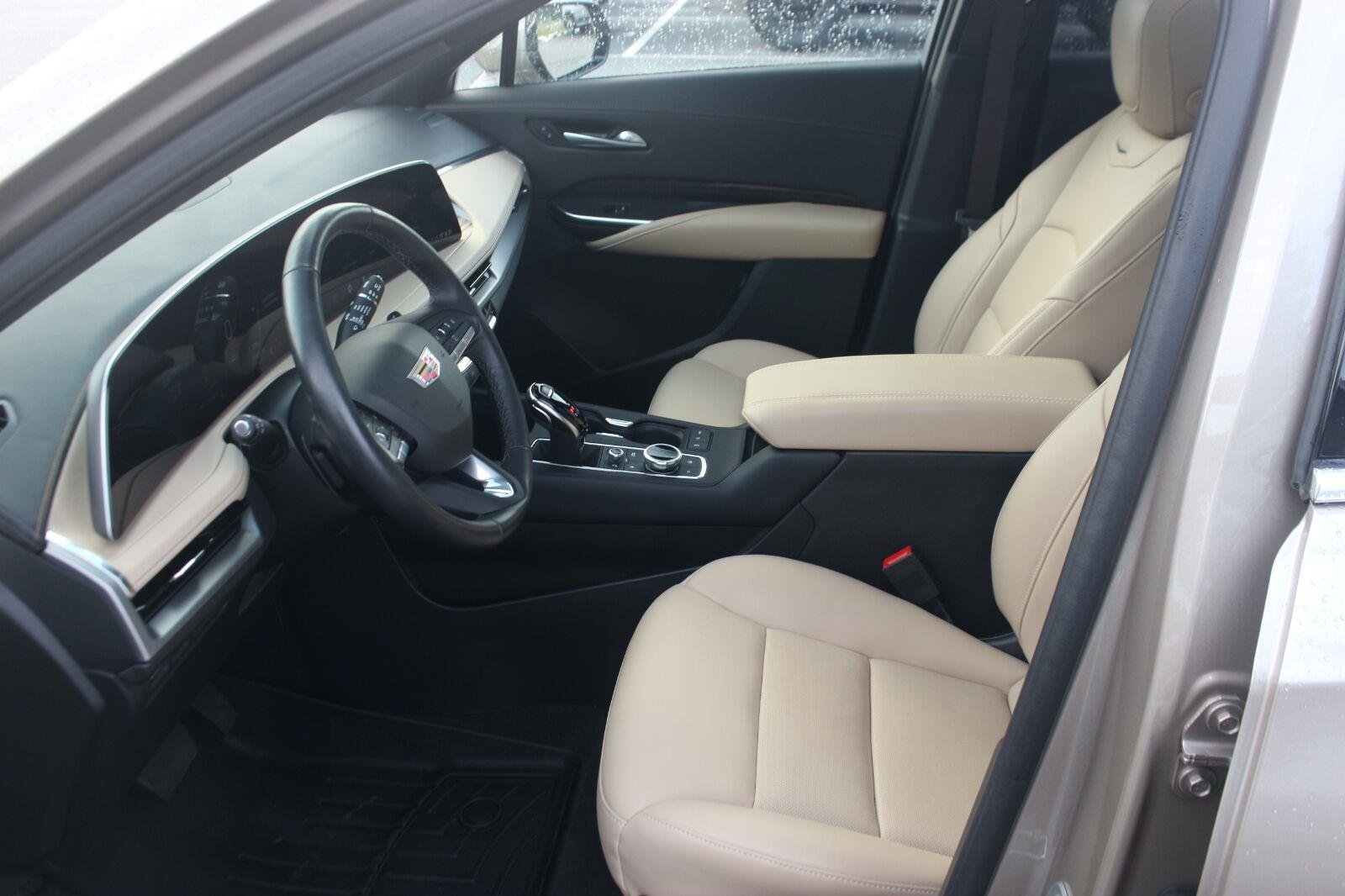 Used 2024 Cadillac XT4 Premium Luxury FWD image 15