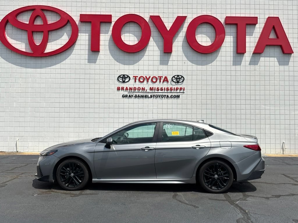 Used 2025 Toyota Camry SE FWD image 5
