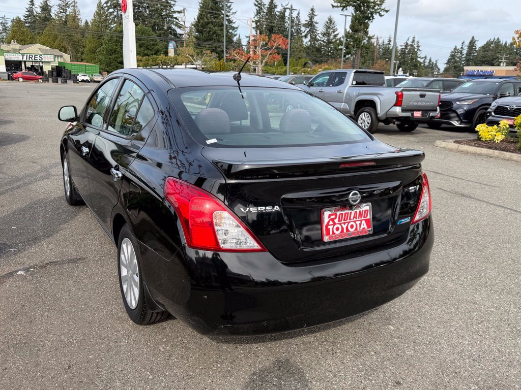 Used 2014 Nissan Versa SV FWD image 9