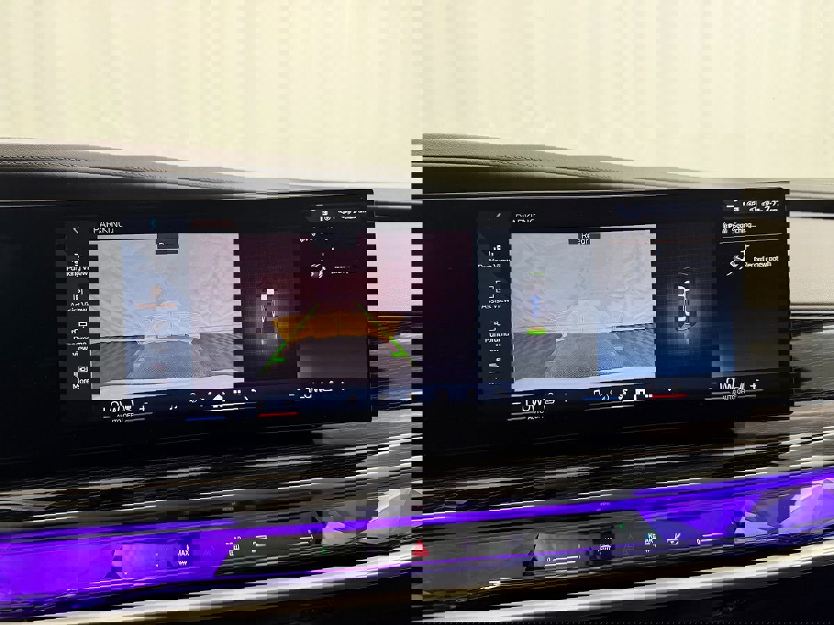 Used 2025 BMW 740i xDrive image 53