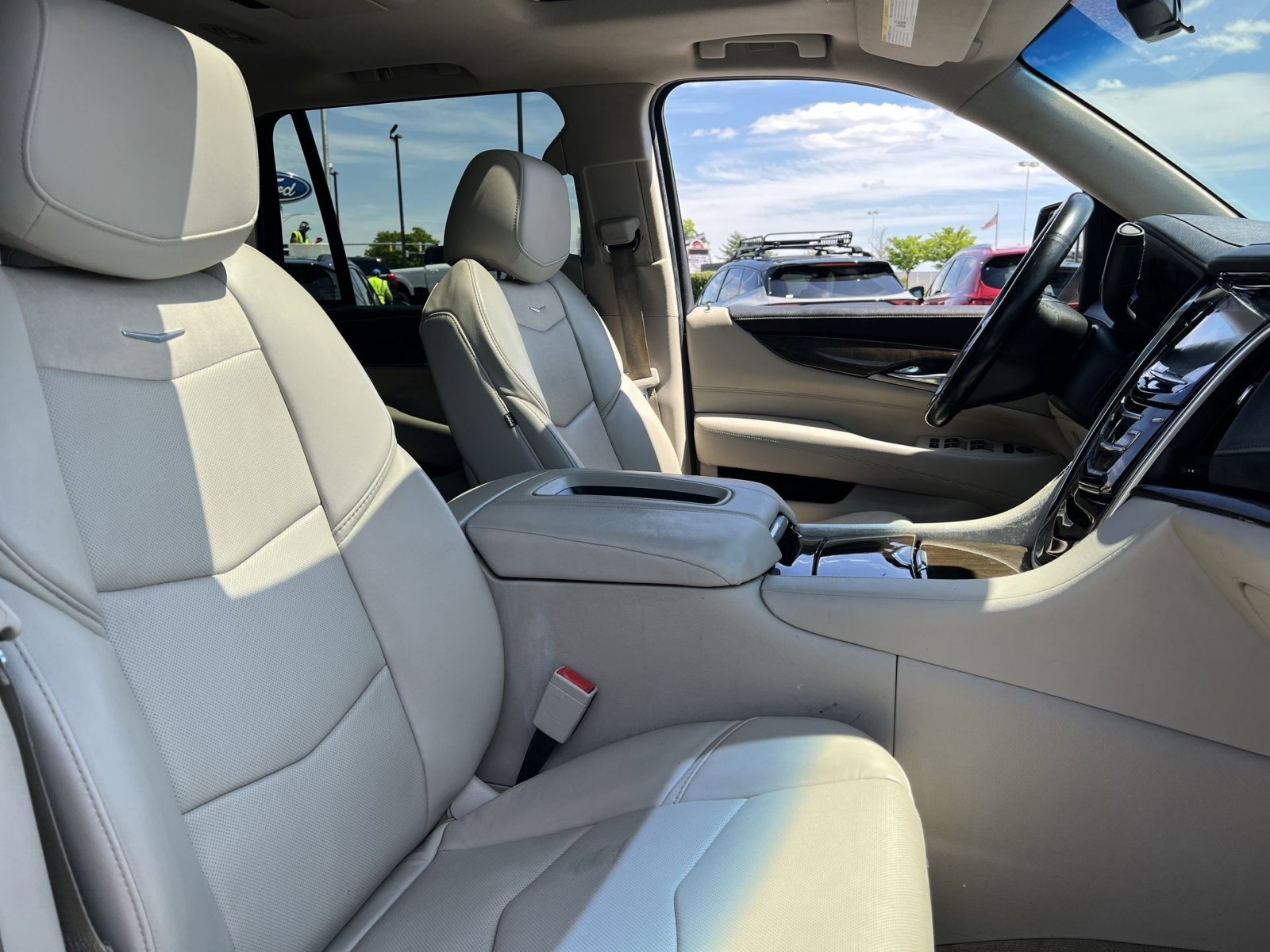 Used 2018 Cadillac Escalade Premium Luxury RWD image 37