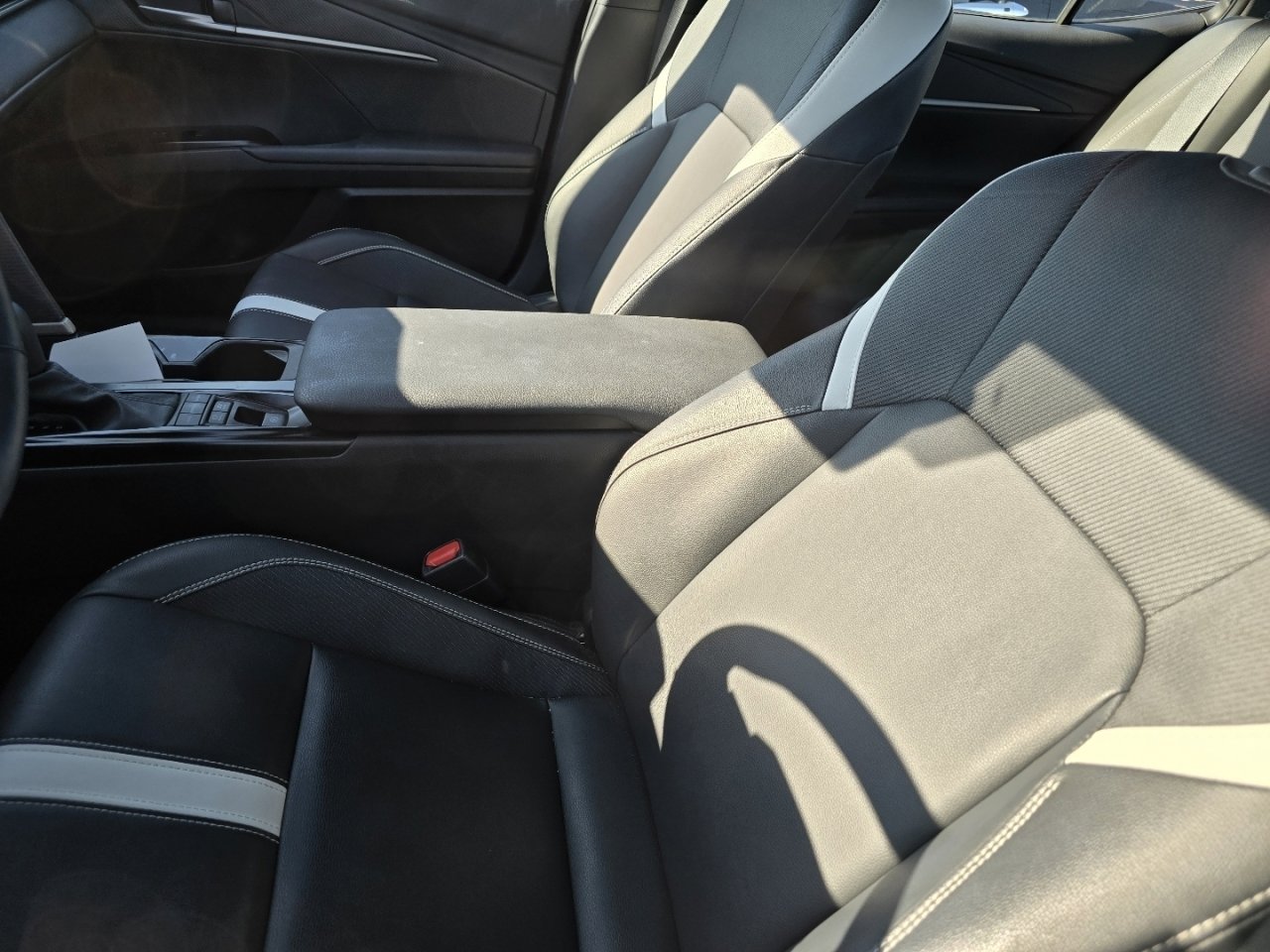 Used 2025 Toyota Camry SE w/ Convenience Package image 19