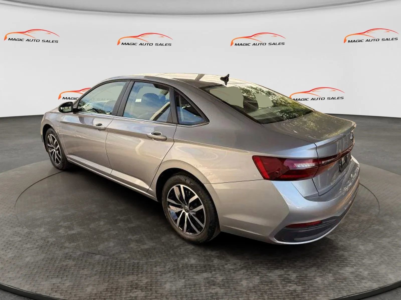 Used 2025 Volkswagen Jetta SE image 11