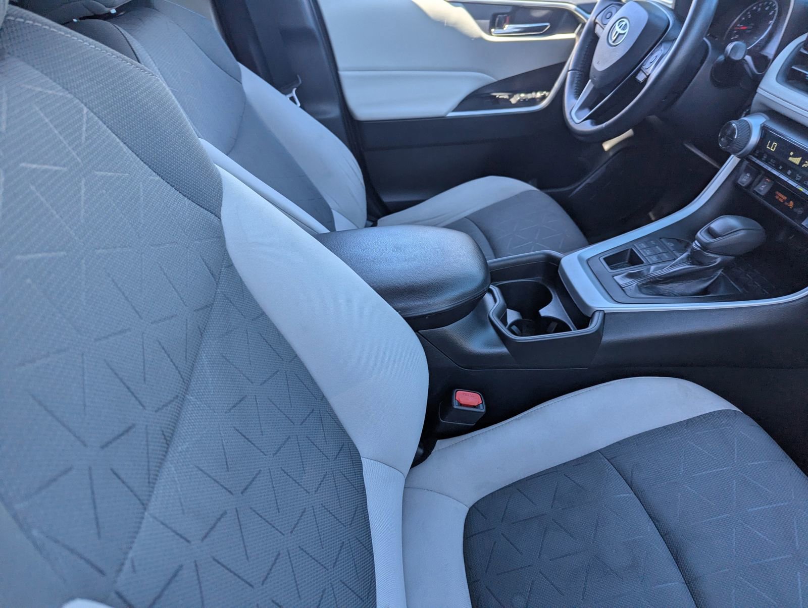 Used 2021 Toyota RAV4 XLE w/ Convenience Package image 11