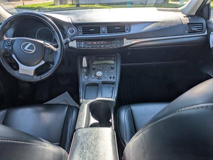 Used 2015 Lexus CT 200h w/ Seat Comfort Package FWD image 15