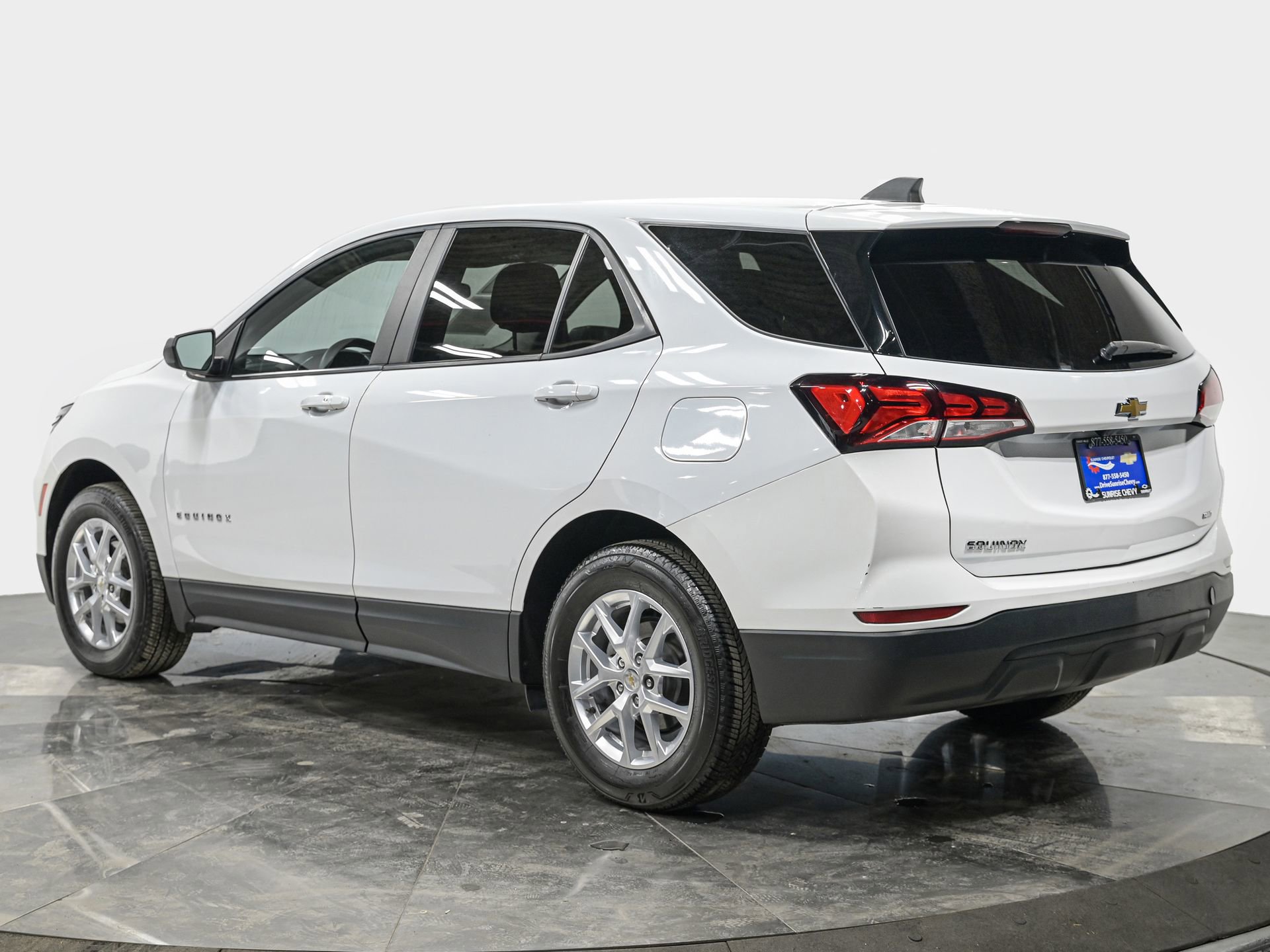 Used 2023 Chevrolet Equinox LS w/ LS Convenience Package image 4