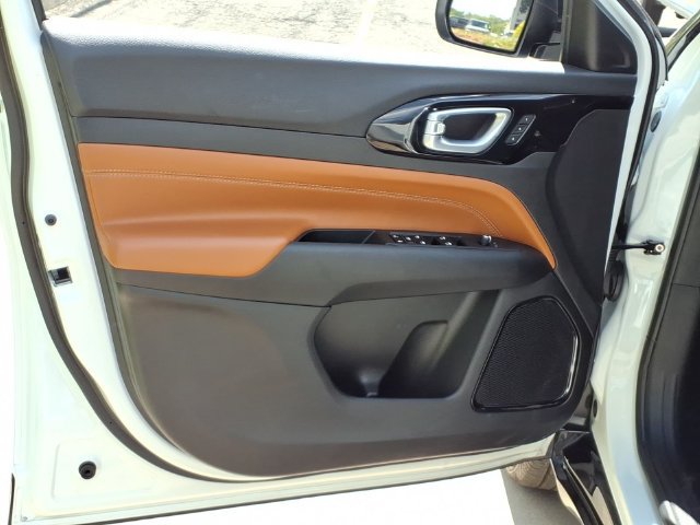 Certified 2025 Jeep Compass Limited w/ Elite Group AWD/4WD image 12