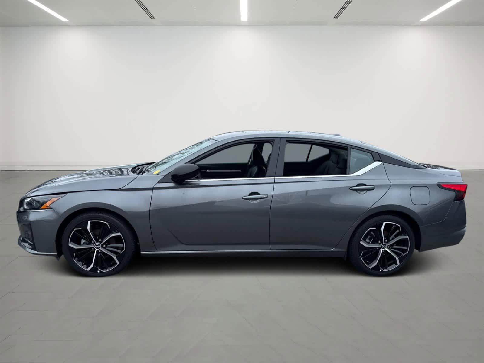 Used 2025 Nissan Altima 2.5 SR image 3