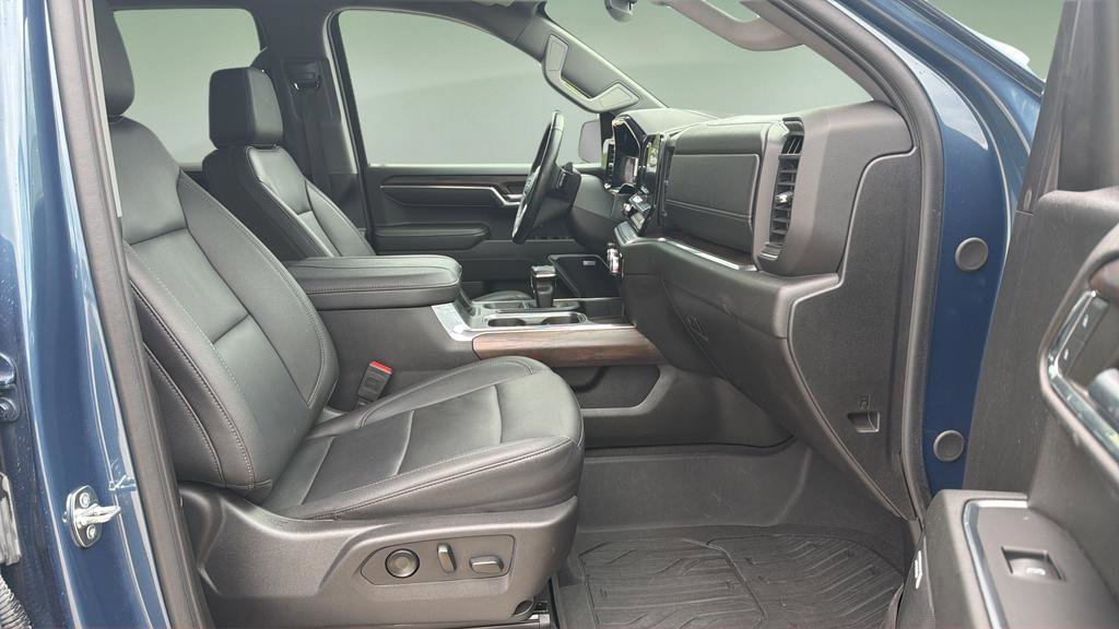 Used 2024 GMC Sierra 1500 SLT w/ SLT Premium Plus Package AWD/4WD image 11
